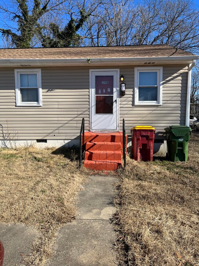 Building Photo - 319 Britton St