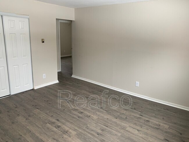 Building Photo - 952 Mayfield Pl