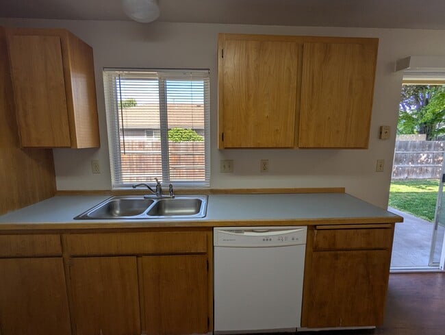 Building Photo - 61862 Avonlea Cir