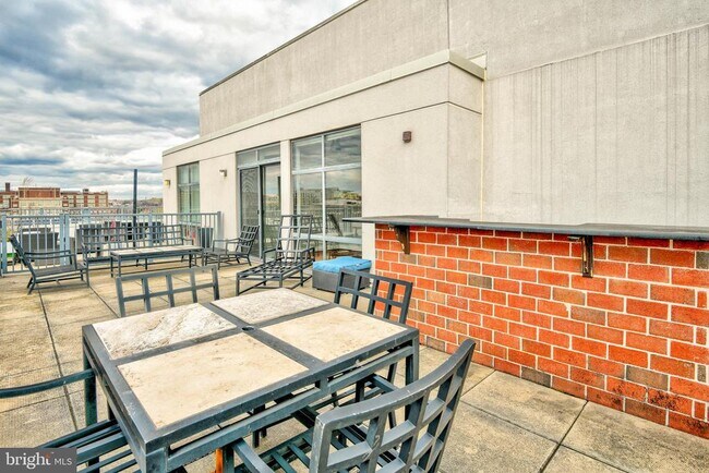 Building Photo - 2020 12th St NW