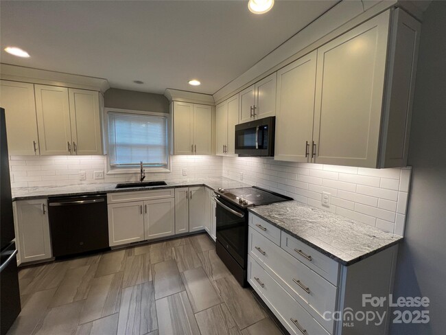 Building Photo - 5908 Amity Pl