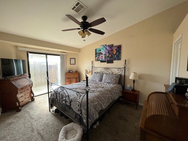 Building Photo - 212 Oak Meadow Ln