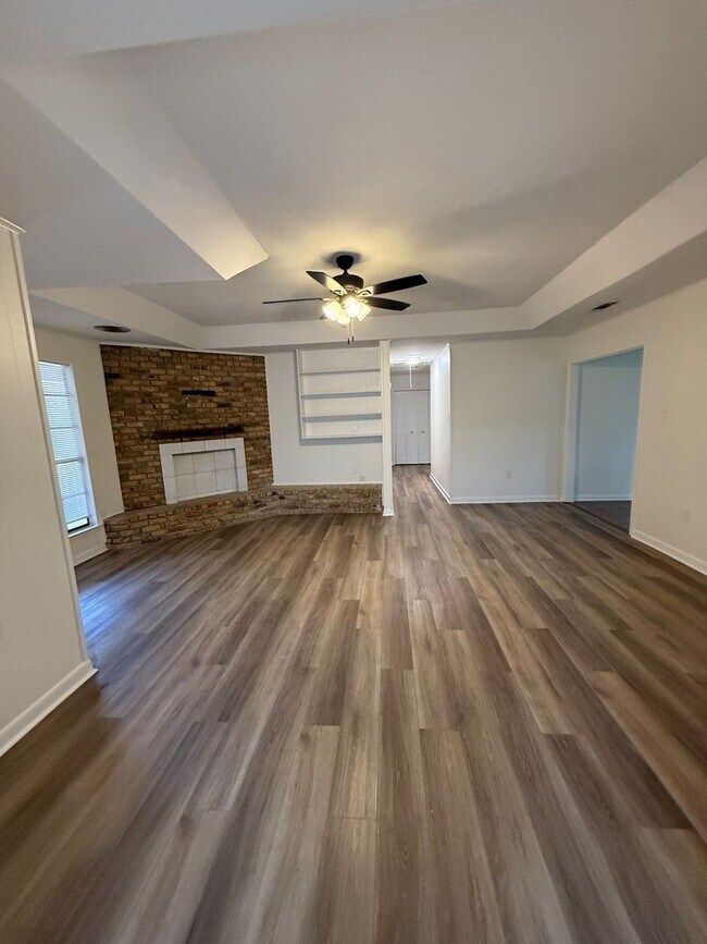 Building Photo - Must see this Beautiful Remolded 4 Bedroom...