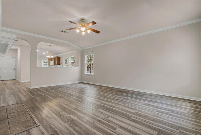 Building Photo - 5605 Bentsen Ln
