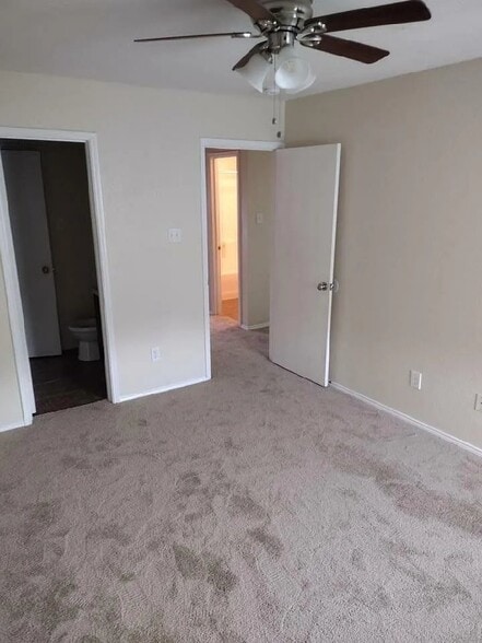 Building Photo - 2343 Aldergate Dr