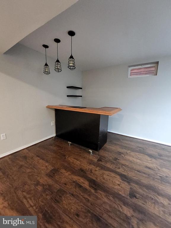 Building Photo - 6131 Waverly Way