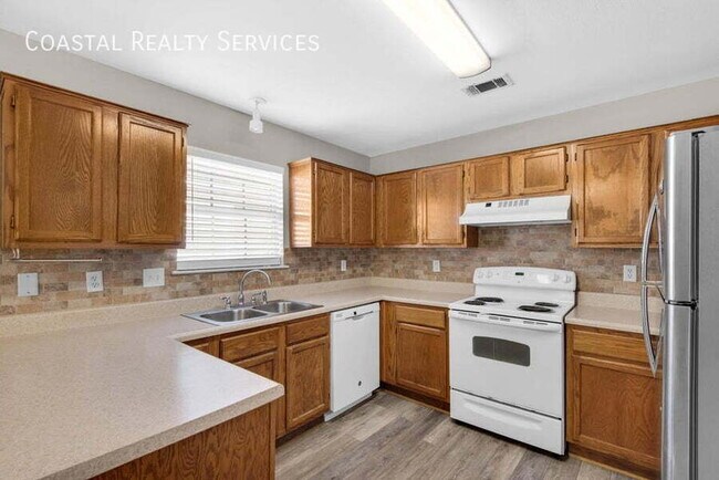Building Photo - 924 Emily Cir