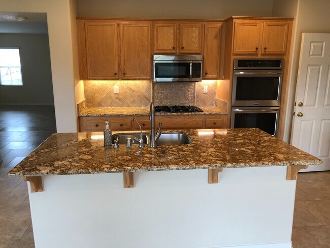 Building Photo - 4Bd/2.5 Ba Home with incredible views of Hubbert Lake! Call for details or to schedule showing!