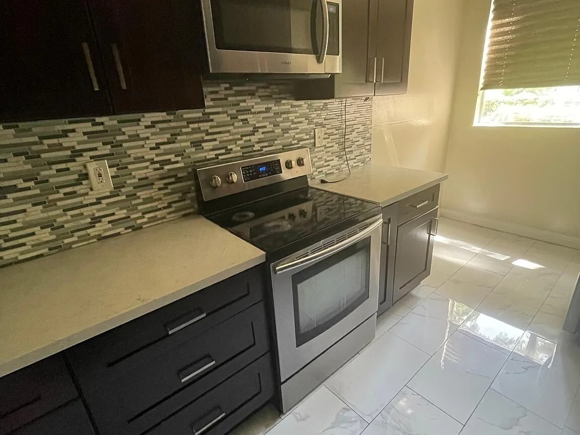Building Photo - 3113 Raintree Cir