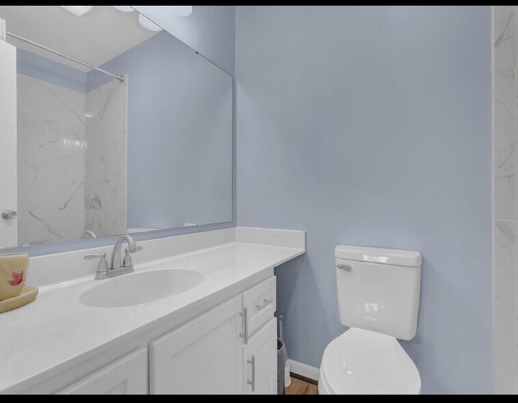 Building Photo - 1860 Robalo Dr