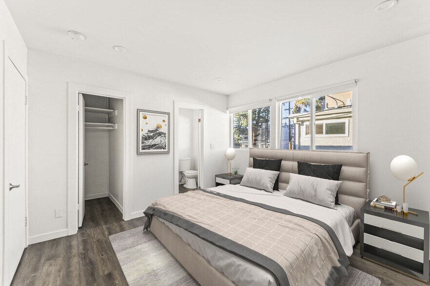 Building Photo - 4323 Van Nuys Blvd