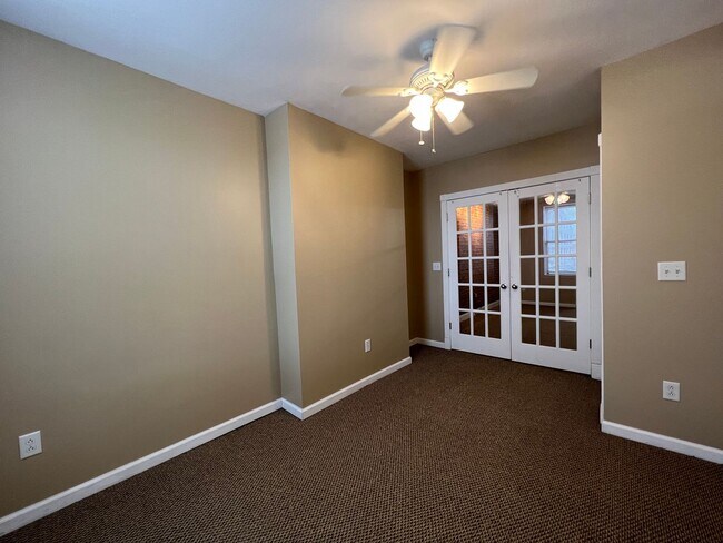 Building Photo - 512 Hampshire St