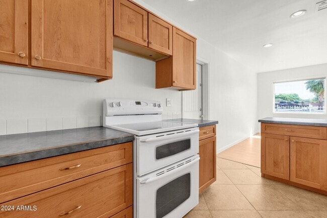 Building Photo - 3660 N 52nd St