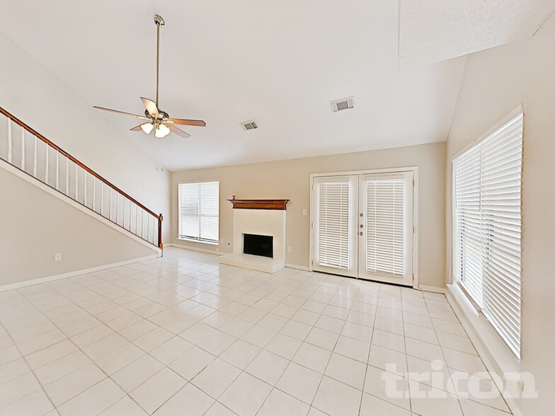 Building Photo - 1050 Macclesby Ln
