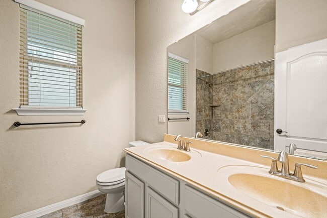 Building Photo - 4 BEDROOM FOR RENT- SEPARATE LIVING AREA - OFFICE