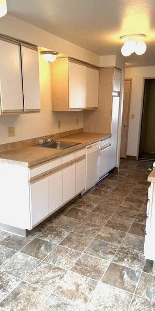 Building Photo - Rent Special: 1/2 Off May's Rent!!1 Bedroom 1 Bath Apartment - Second Floor!