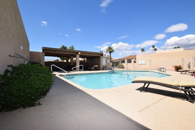 Building Photo - Beautifully remodeled Scottsdale condo bac...