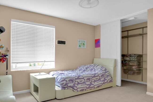 Building Photo - 9022 Dupont Pl