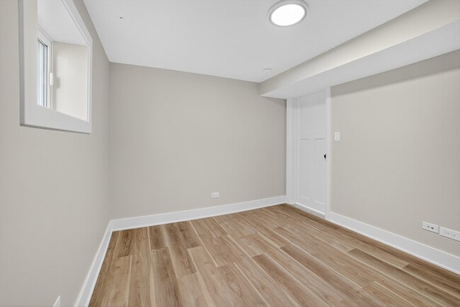 Building Photo - 3019 N Kenneth Ave