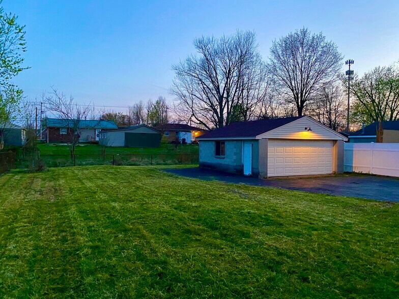 Building Photo - 6300 Hackberry Way
