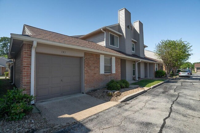 Building Photo - 14020 Schroeder Rd