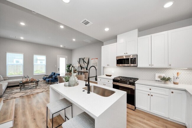 Building Photo - 5806 Francis Oak Ln