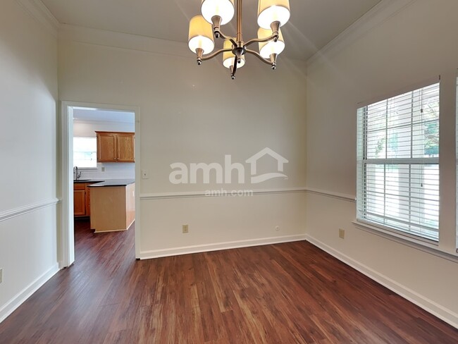 Building Photo - 3023 Laurelwood Dr