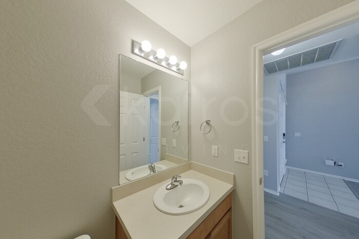 Building Photo - 113 Great Oaks Dr