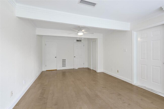 Building Photo - 195 World of Tennis Sq