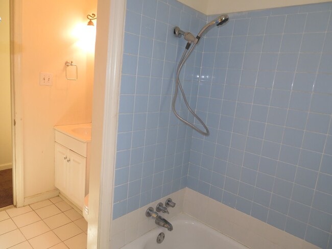 Building Photo - 3 bedroom, joined 1.5 bath ranch style home for rent