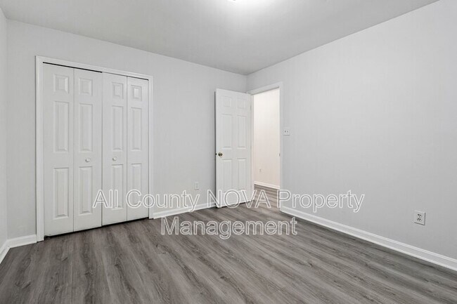 Building Photo - 208 Ellsworth St