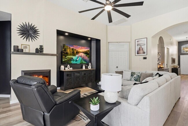 Building Photo - 1020 W Rollingwood Ct