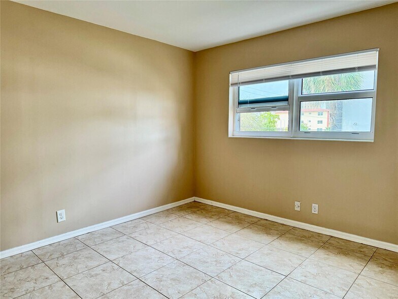 Building Photo - 3111 NE 51st St