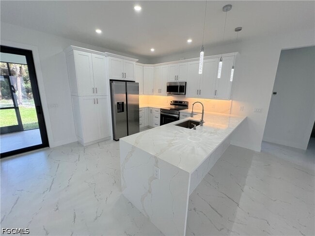 Building Photo - 2657 2nd Ave SE