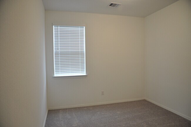 Building Photo - 5703 Aurora Grns Ln
