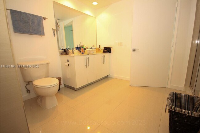 Building Photo - 950 Brickell Bay Dr