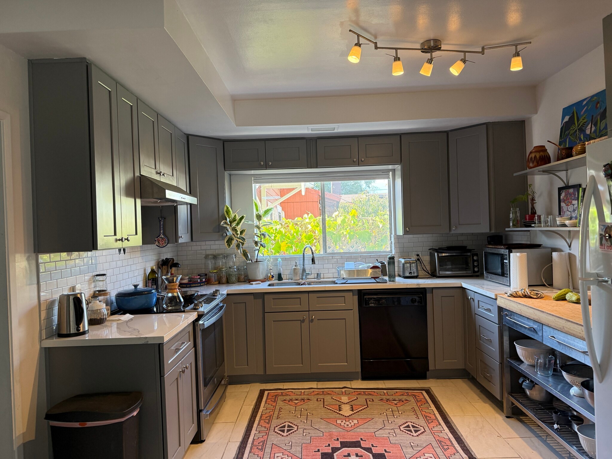 Building Photo - 4114 E 15th St