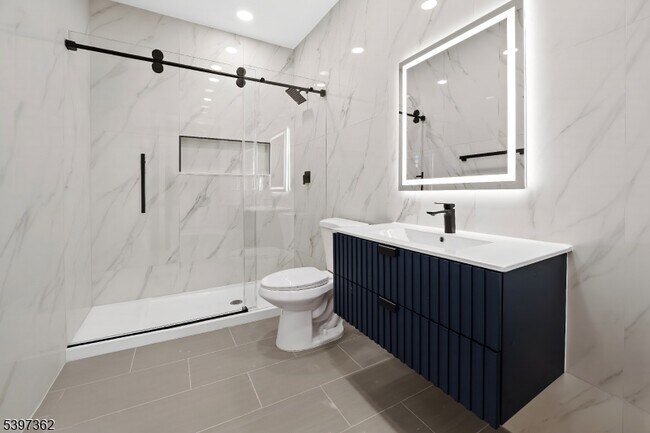 Building Photo - 8 Essex St