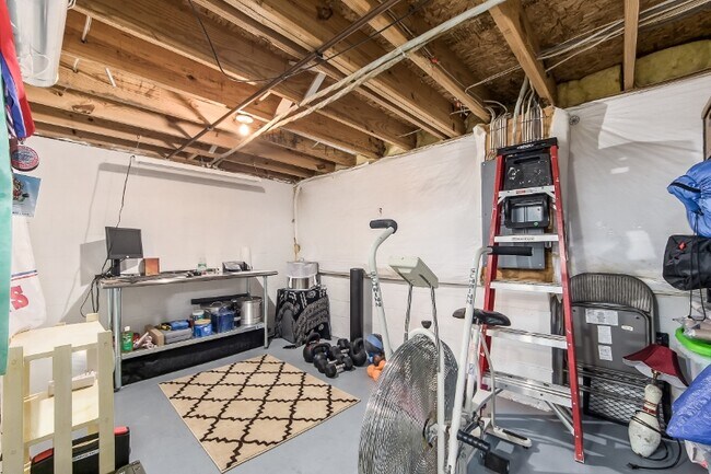 Building Photo - 902 Charleston Way Dr