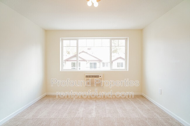 Building Photo - 760 NW 185th Ave