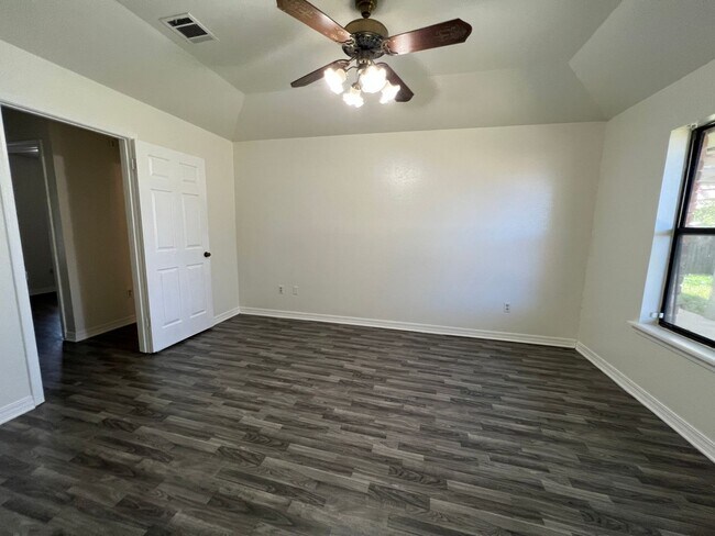 Building Photo - SOUTH BOSSIER CLOSE TO AIR FORCE BASE