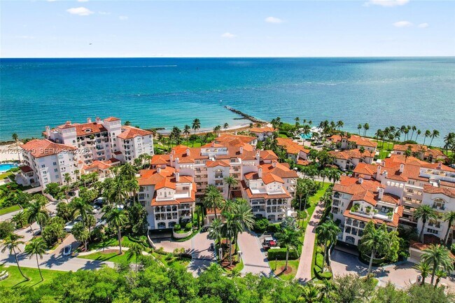 Building Photo - 19122 Fisher Island Dr