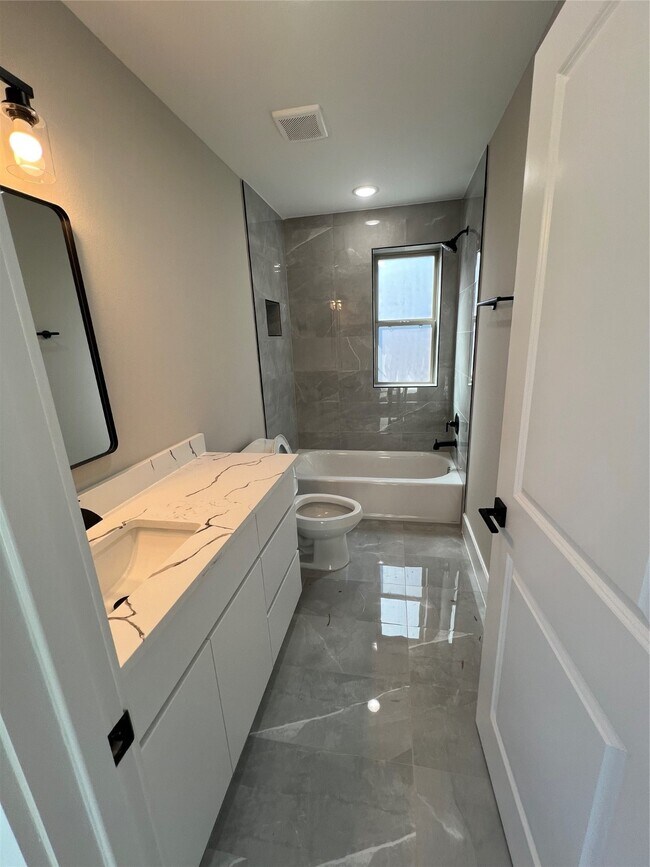 Building Photo - 20027 Venetto St