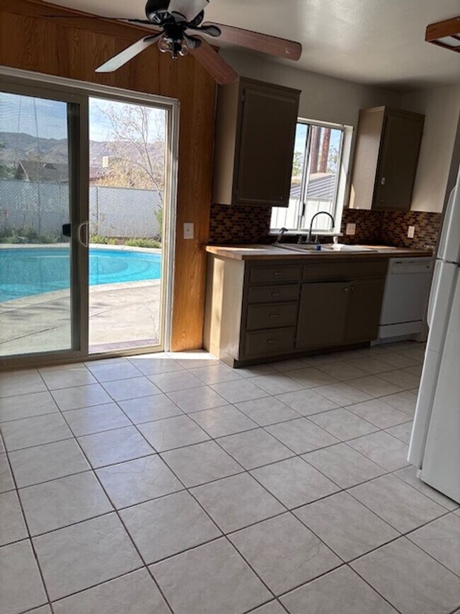 Building Photo - 3BD/2BA Single Family Home with POOL! –  $...