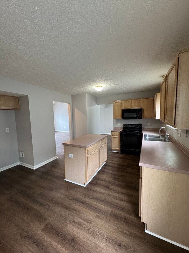 Building Photo - 3240 Crestwell Dr