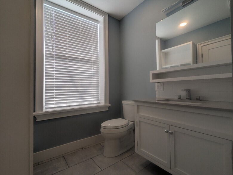 Bathroom (6.5 x 11) - 35 Clinton Ave