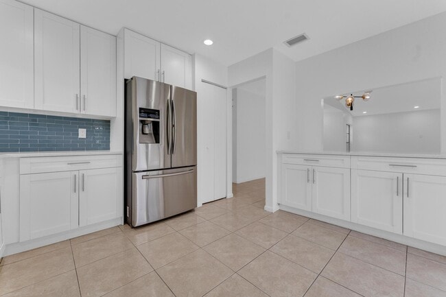 Building Photo - 10084 Camelback Ln
