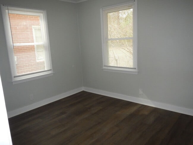 Building Photo - 1028 Proctor St