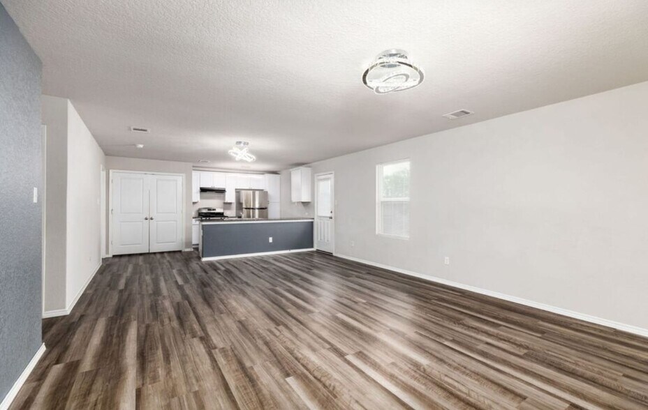 Building Photo - 5910 Lady Ln