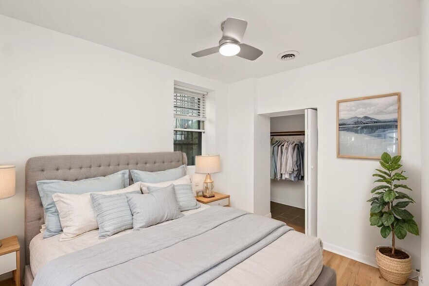 Building Photo - 1739 W Beach Ave